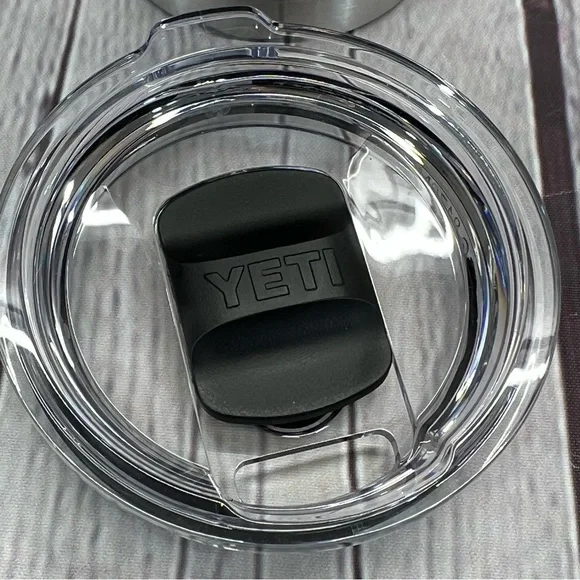 YETI Rambler 20 oz Tumbler-NAVY- NEW - Picture 10 of 11